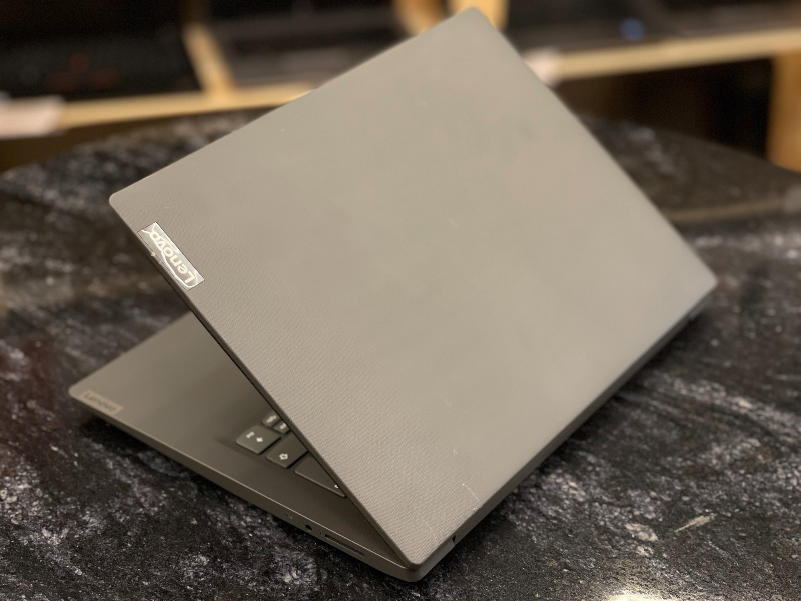 Lenovo V14-IIL — фото 4