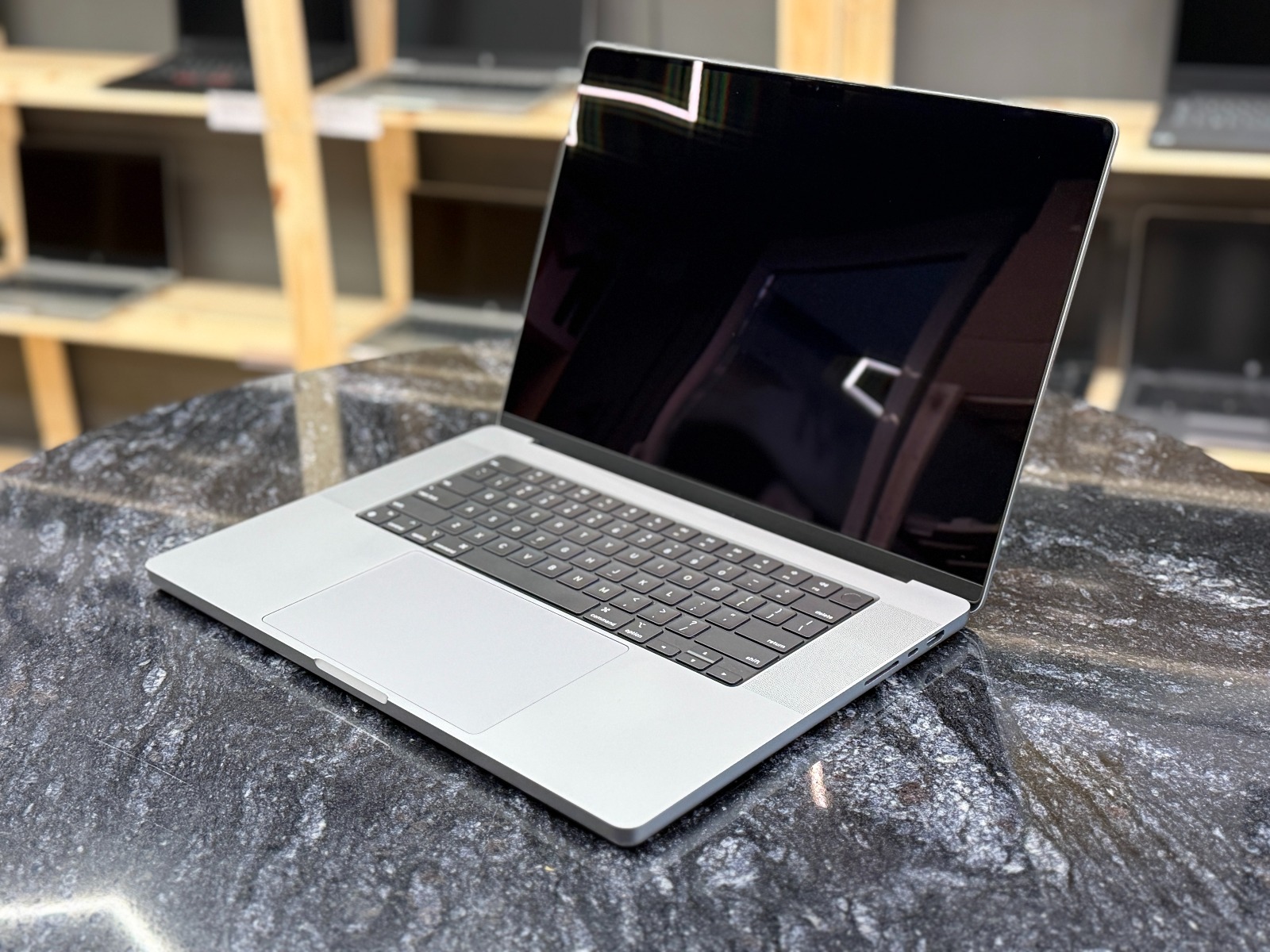 APPLE MacBook Pro A2485 (2021)