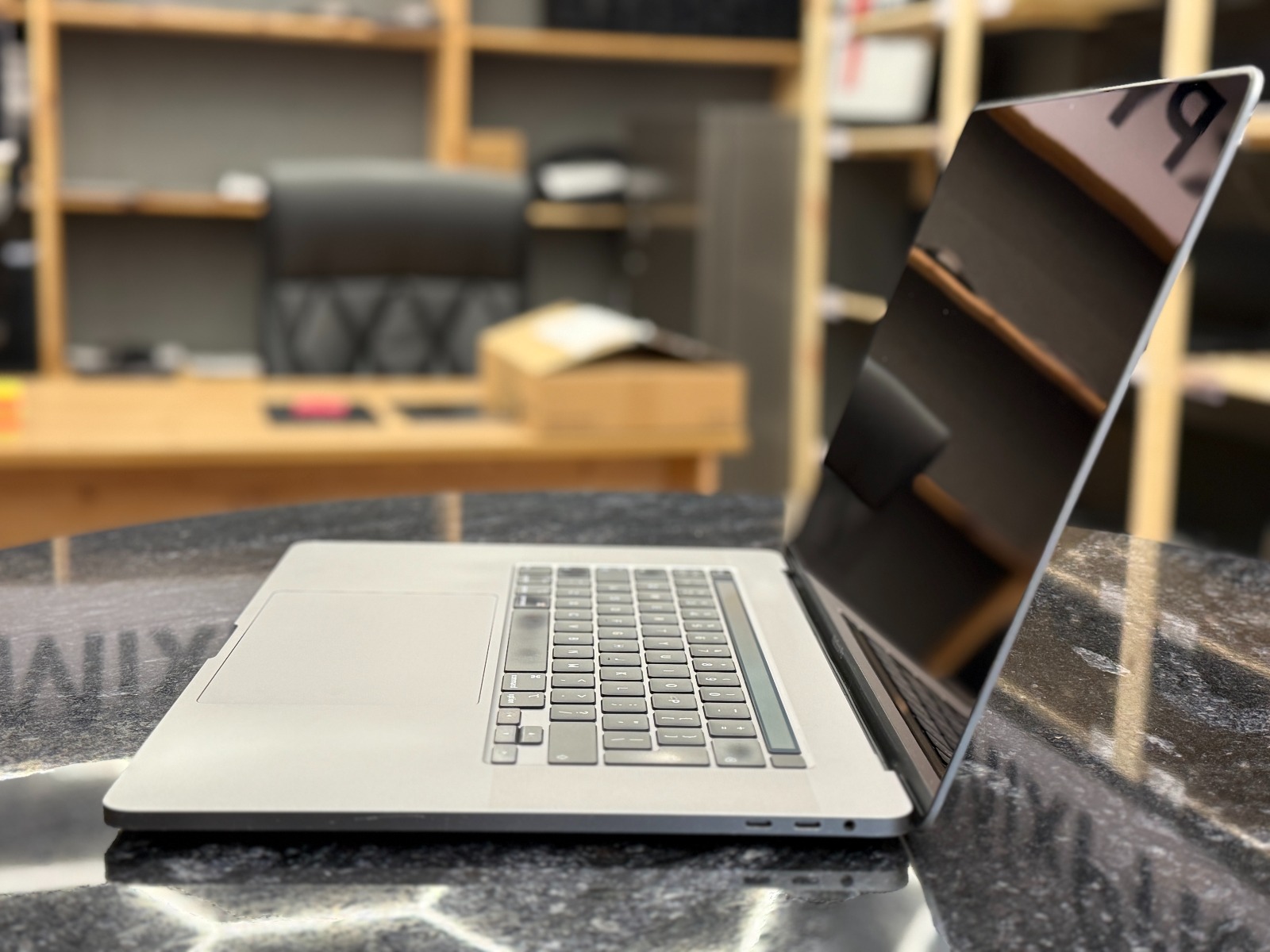 Apple MacBook Pro A2141 (2019) — фото 2