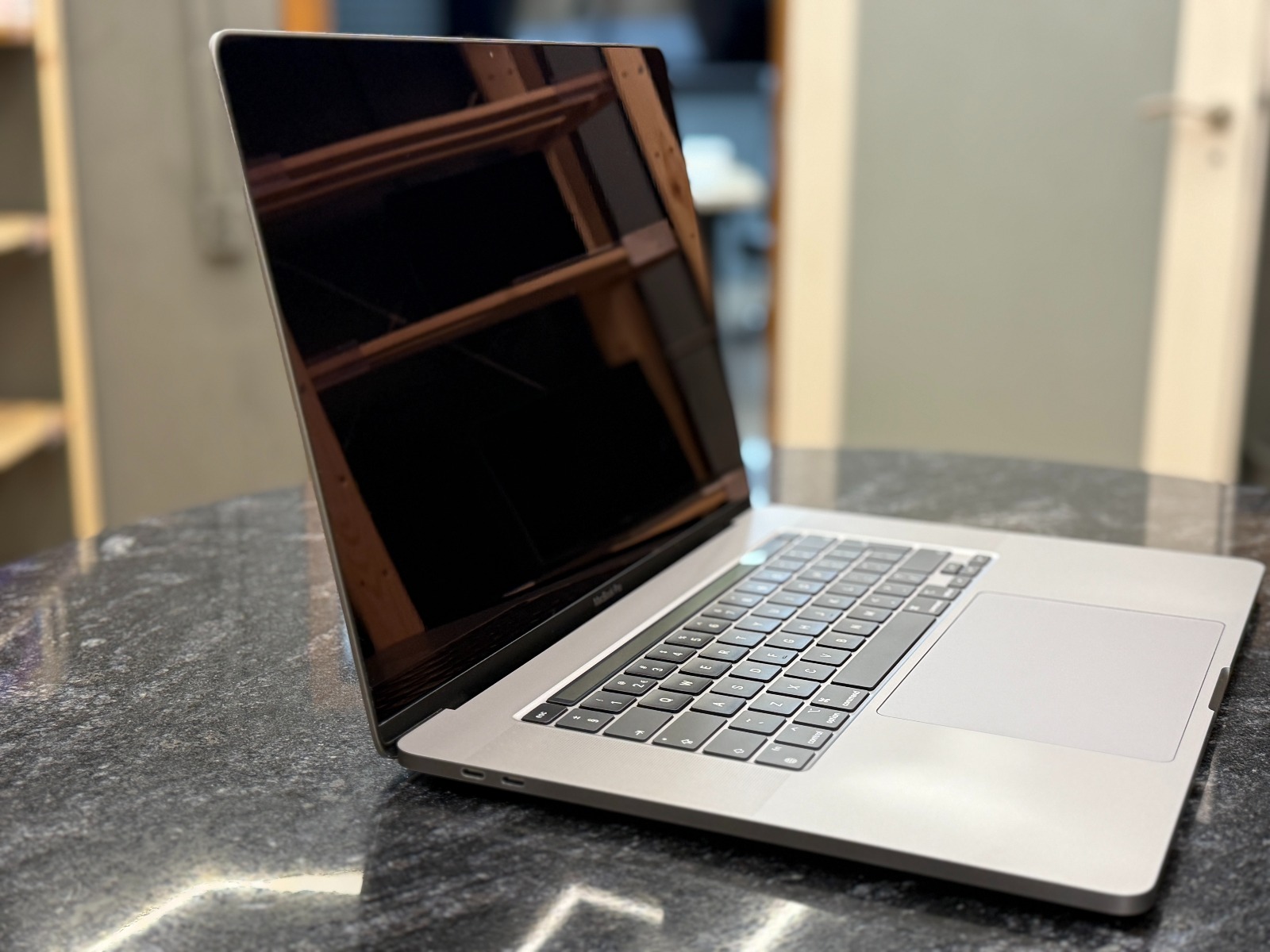 Apple MacBook Pro A2141 (2019) — фото 3