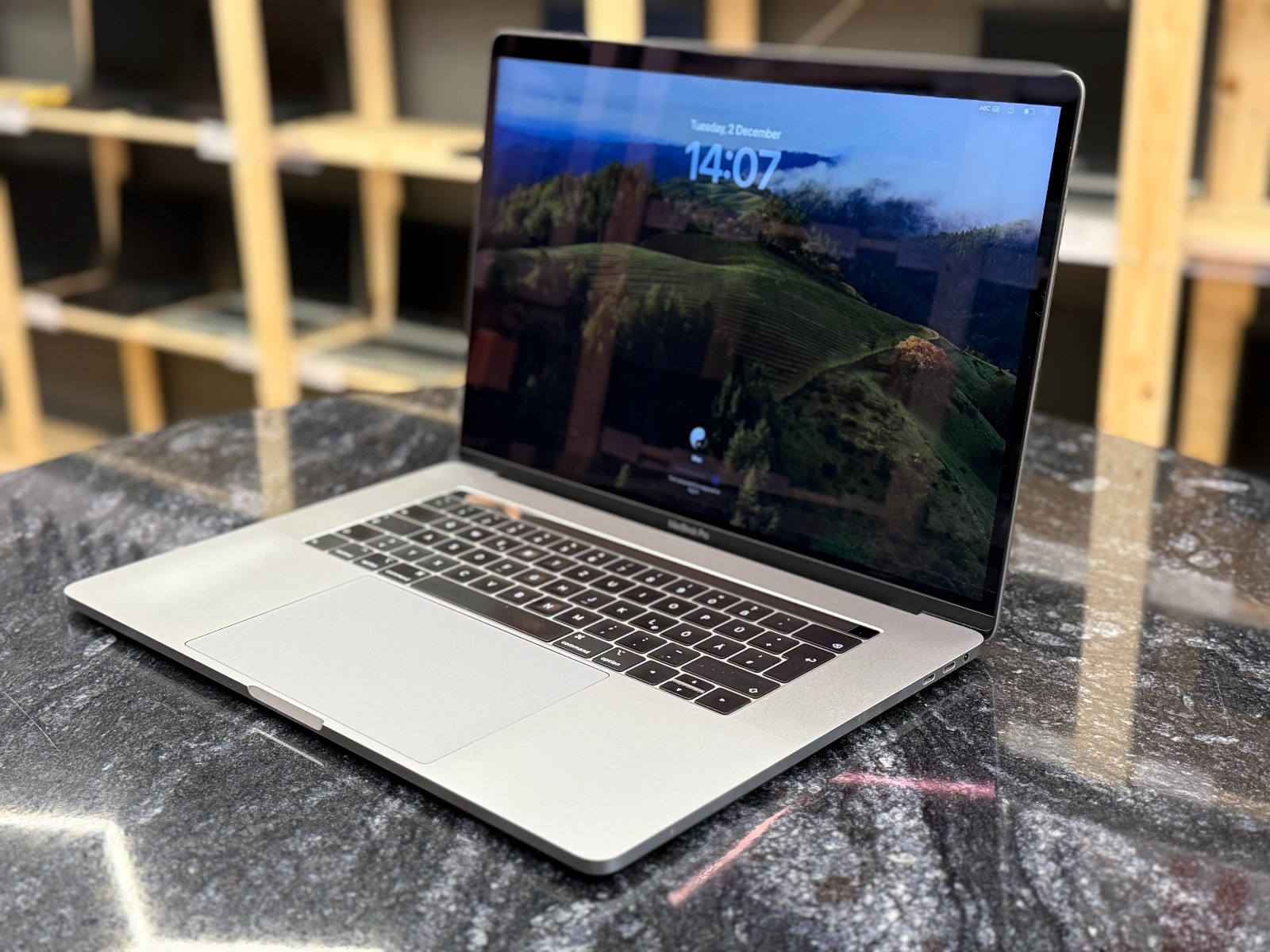 Apple MacBook Pro A1990