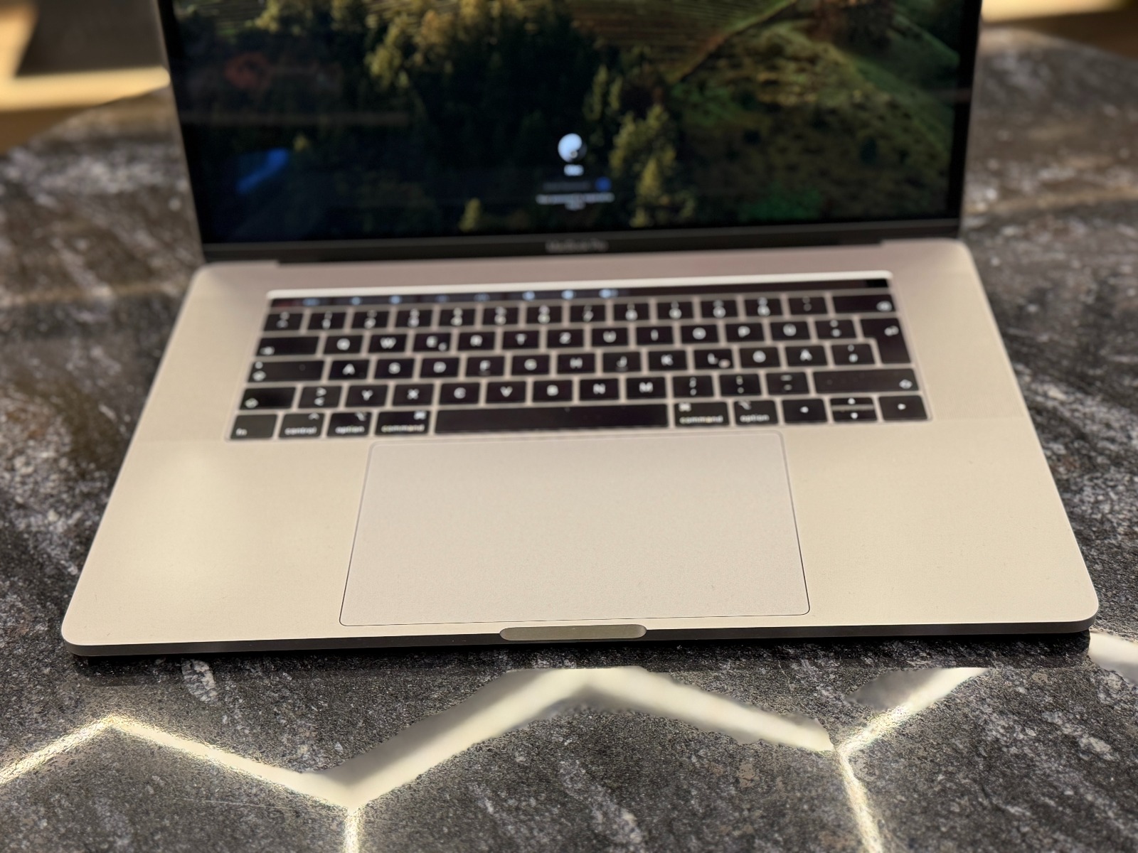 Apple MacBook Pro A1990 — фото 3