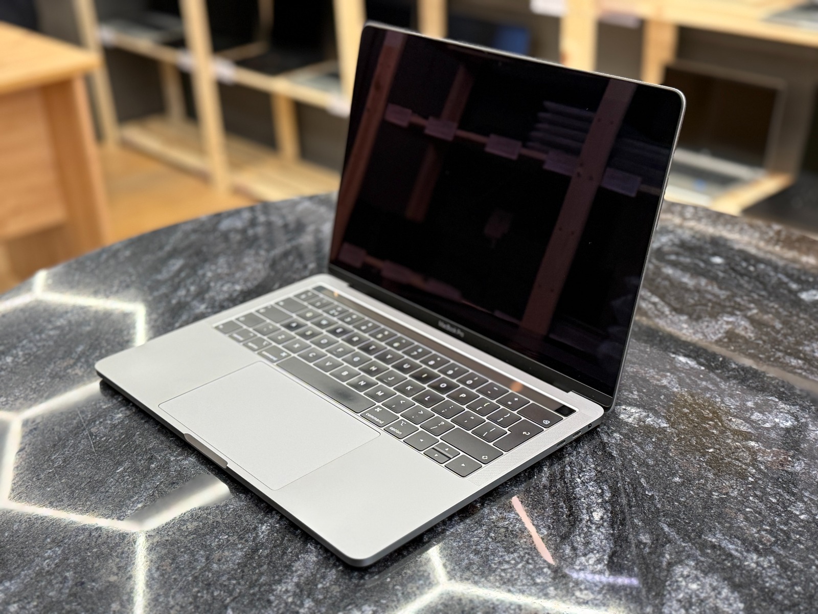 Apple MacBook Pro A1989 (2019)