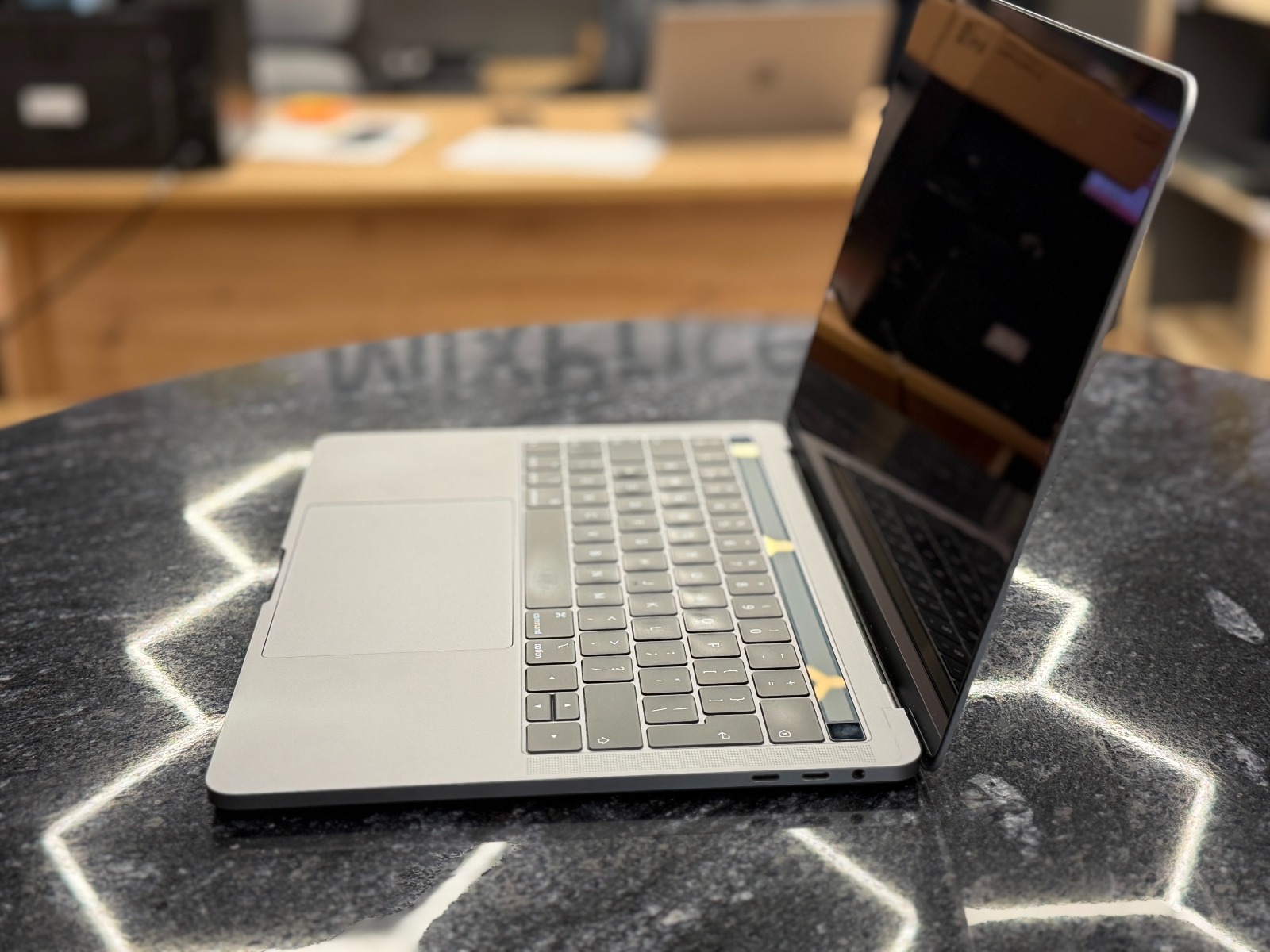 Apple MacBook Pro A1989 (2019) — фото 2