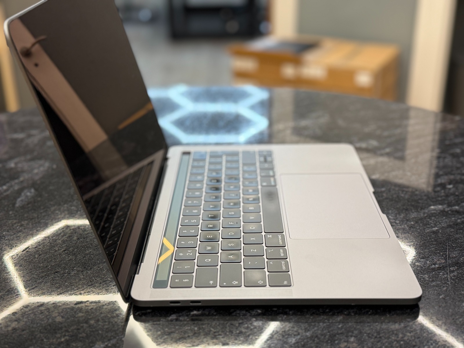 Apple MacBook Pro A1989 (2019) — фото 3