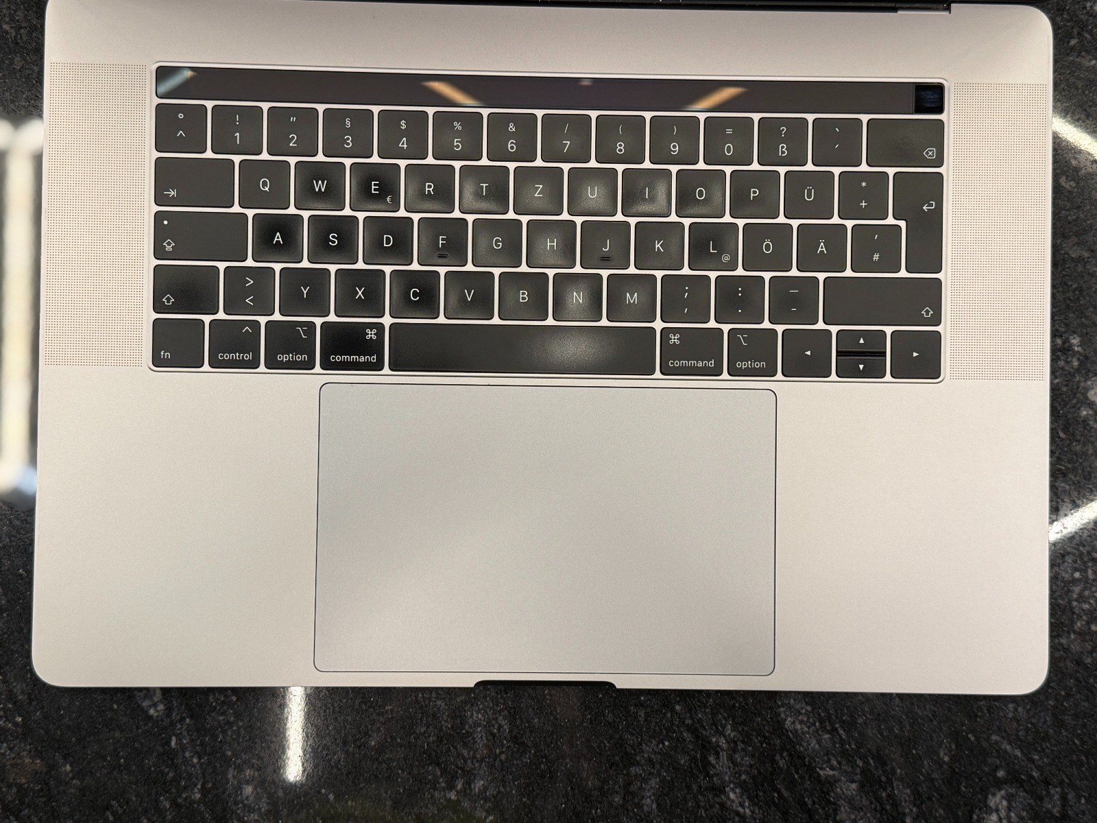 Apple MacBook Pro A1990 (2019) — фото 4