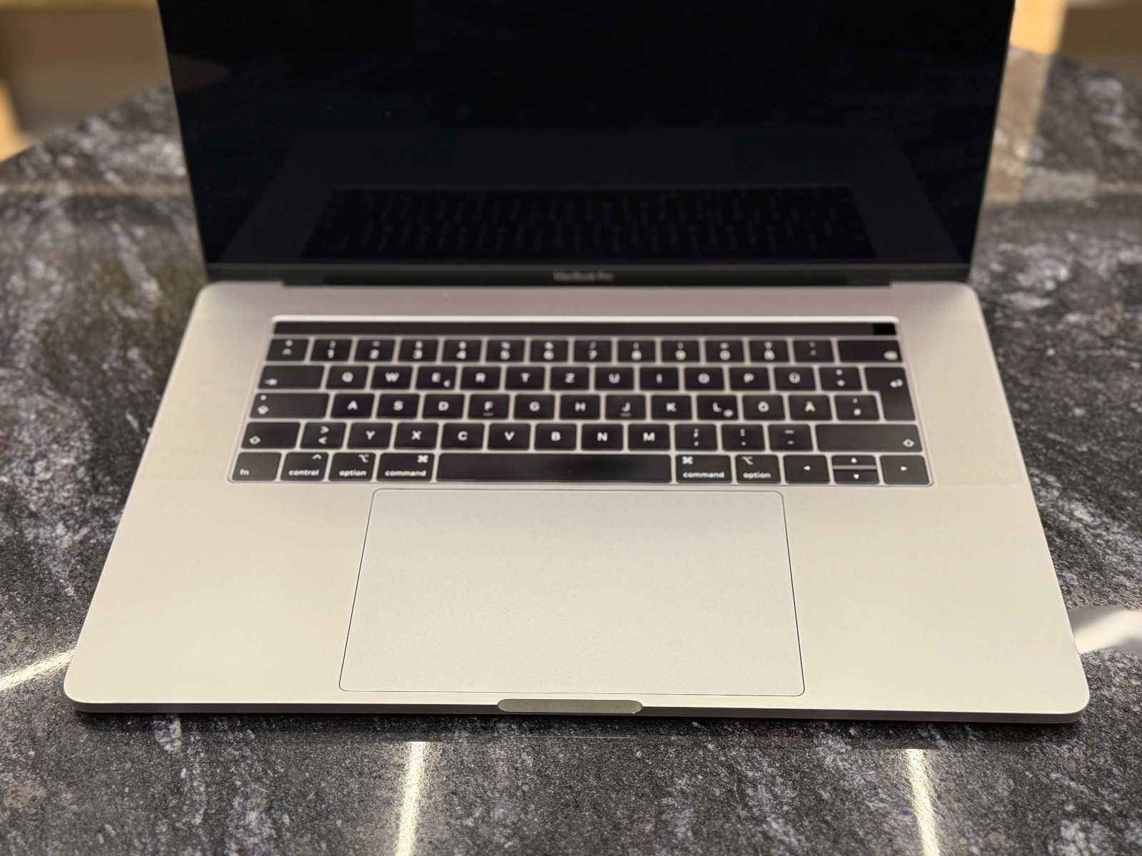 Apple MacBook Pro A1990 (2019) — фото 5