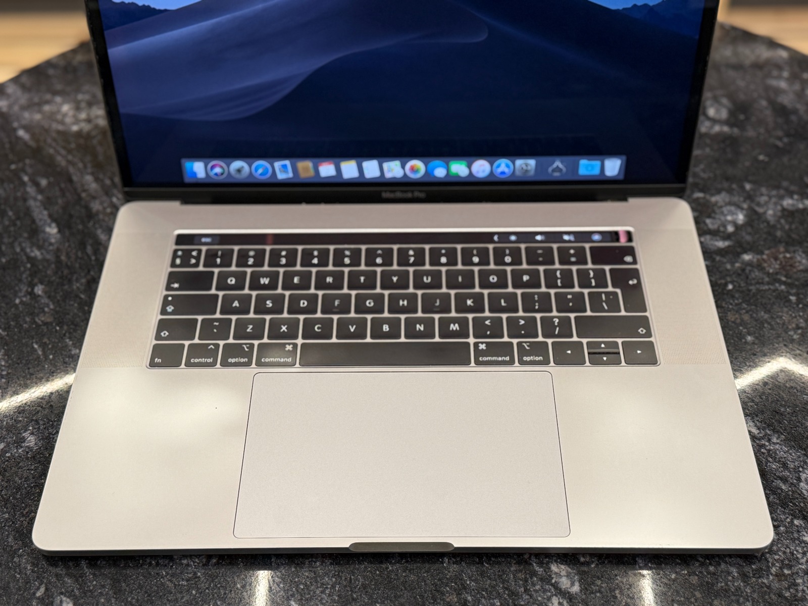 Apple MacBook Pro A1990 (1990) — фото 5