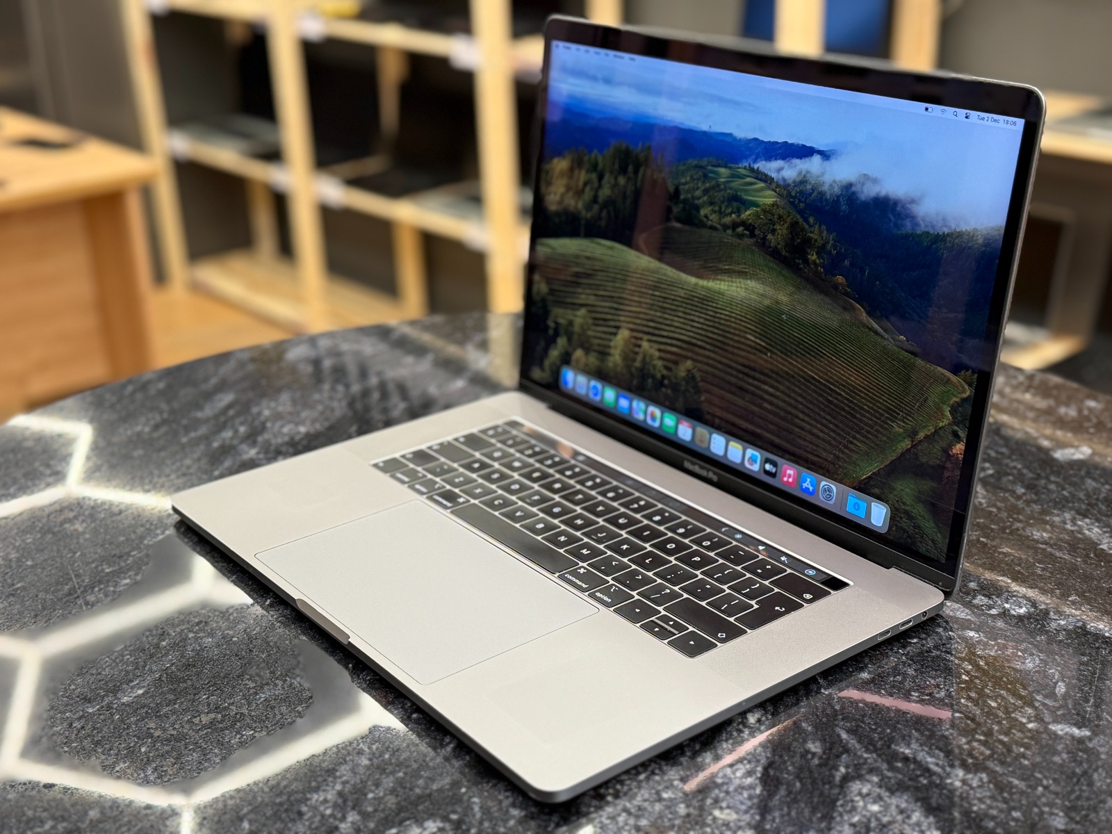 Apple MacBook Pro A1990