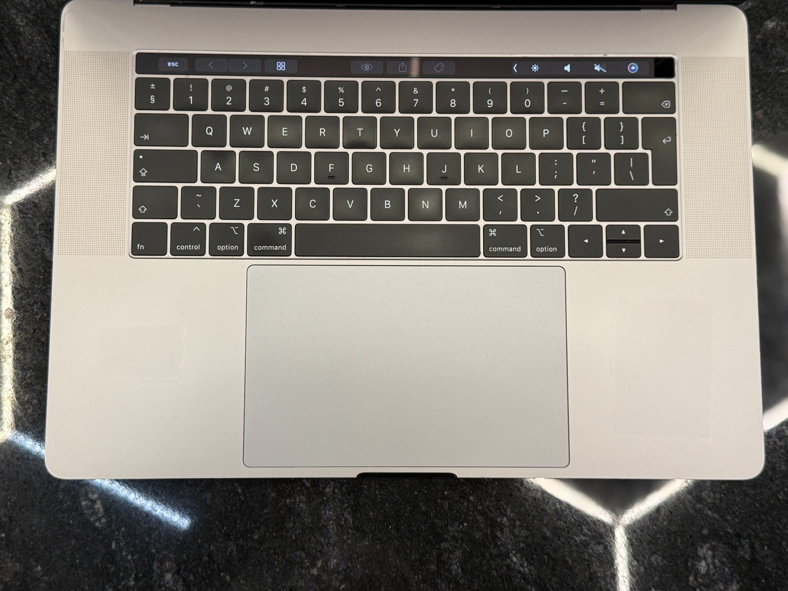 Apple MacBook Pro A1990 — фото 4