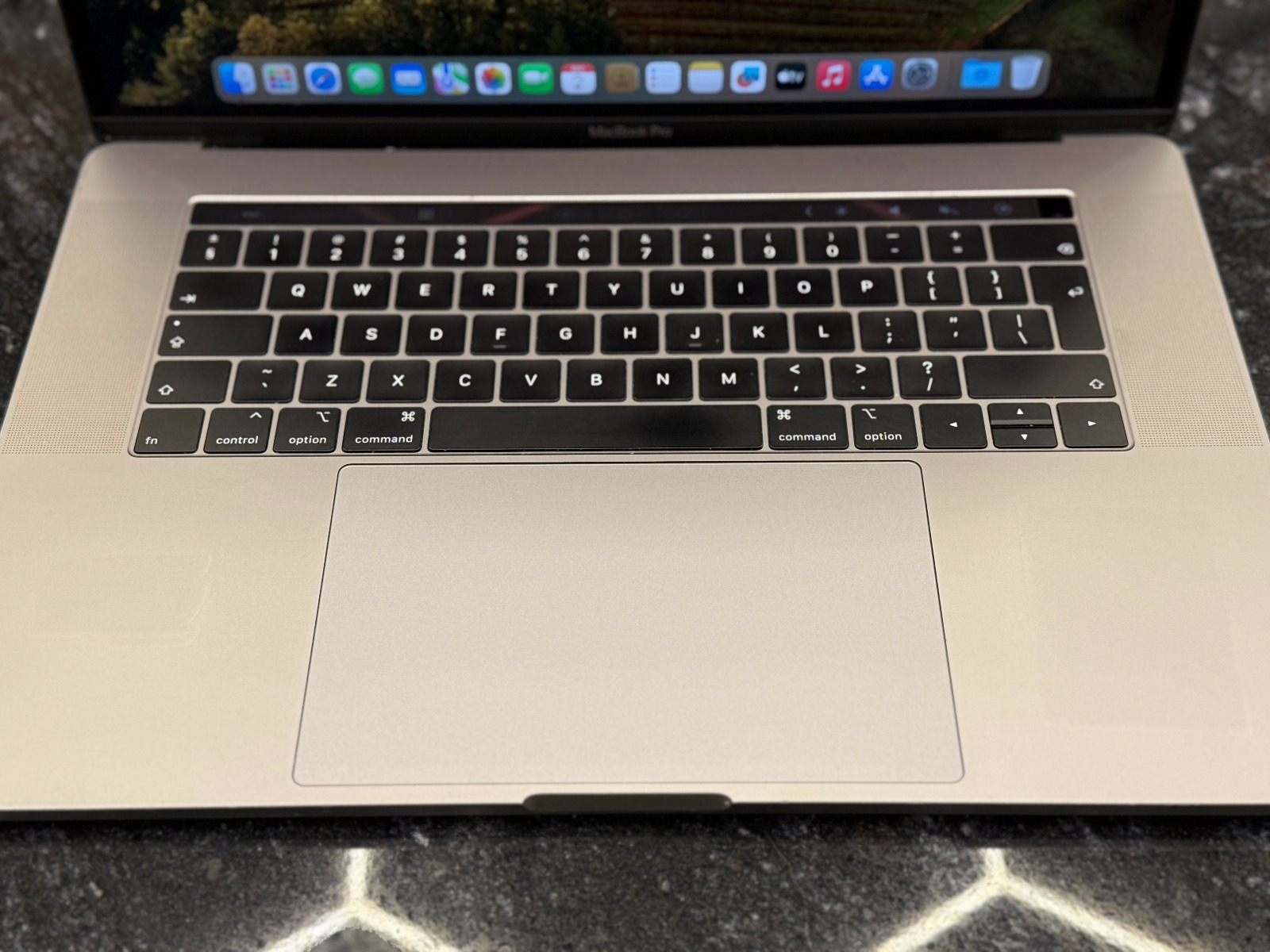 Apple MacBook Pro A1990 — фото 6