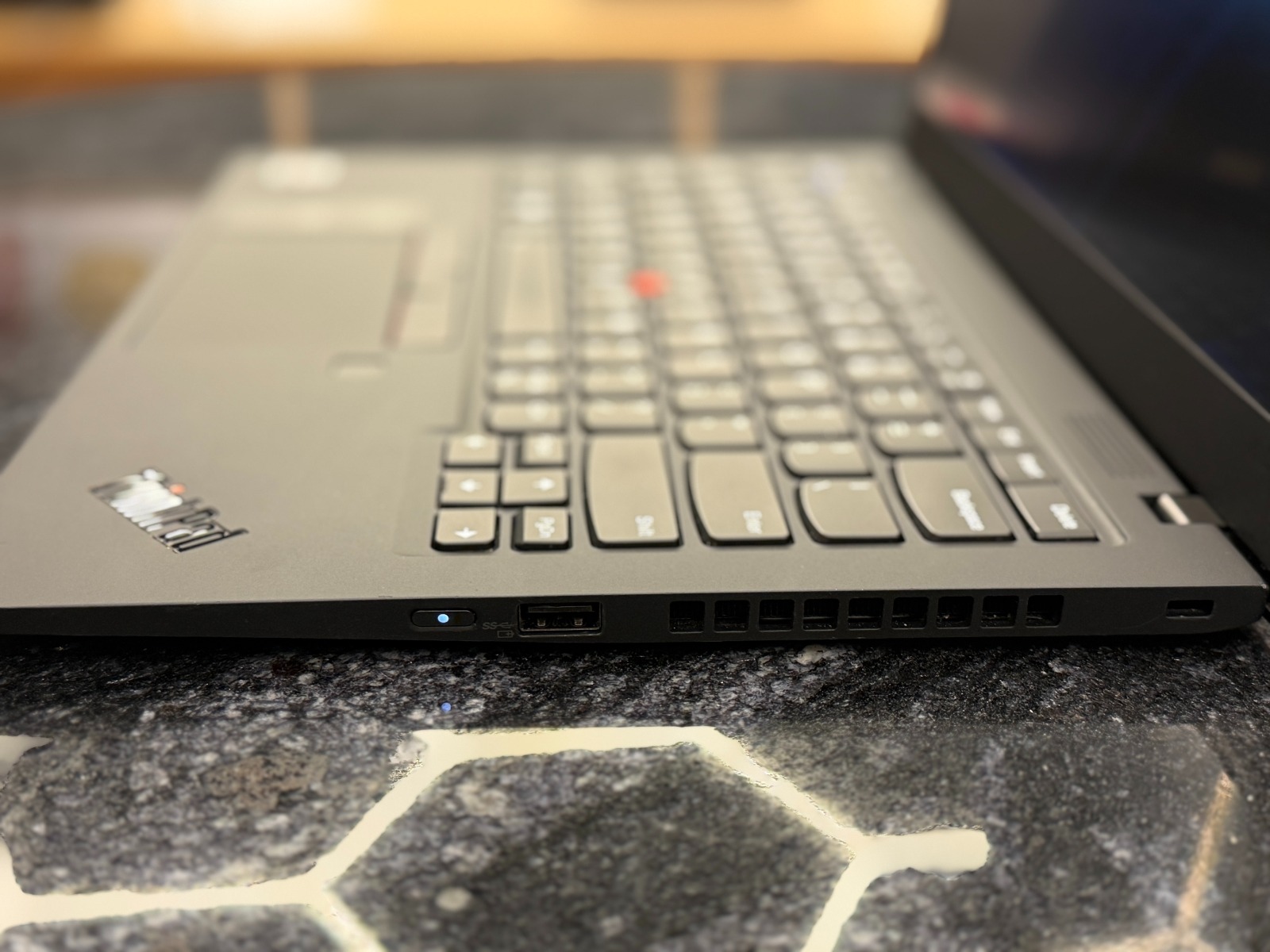 Lenovo ThinkPad X1 Carbon Gen8 Touch (Сенсорный) — фото 2