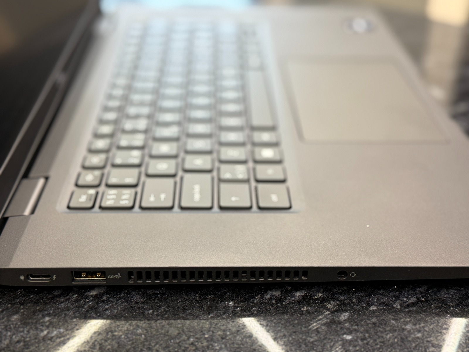 DELL Latitude 7530 c Симкартой — фото 4