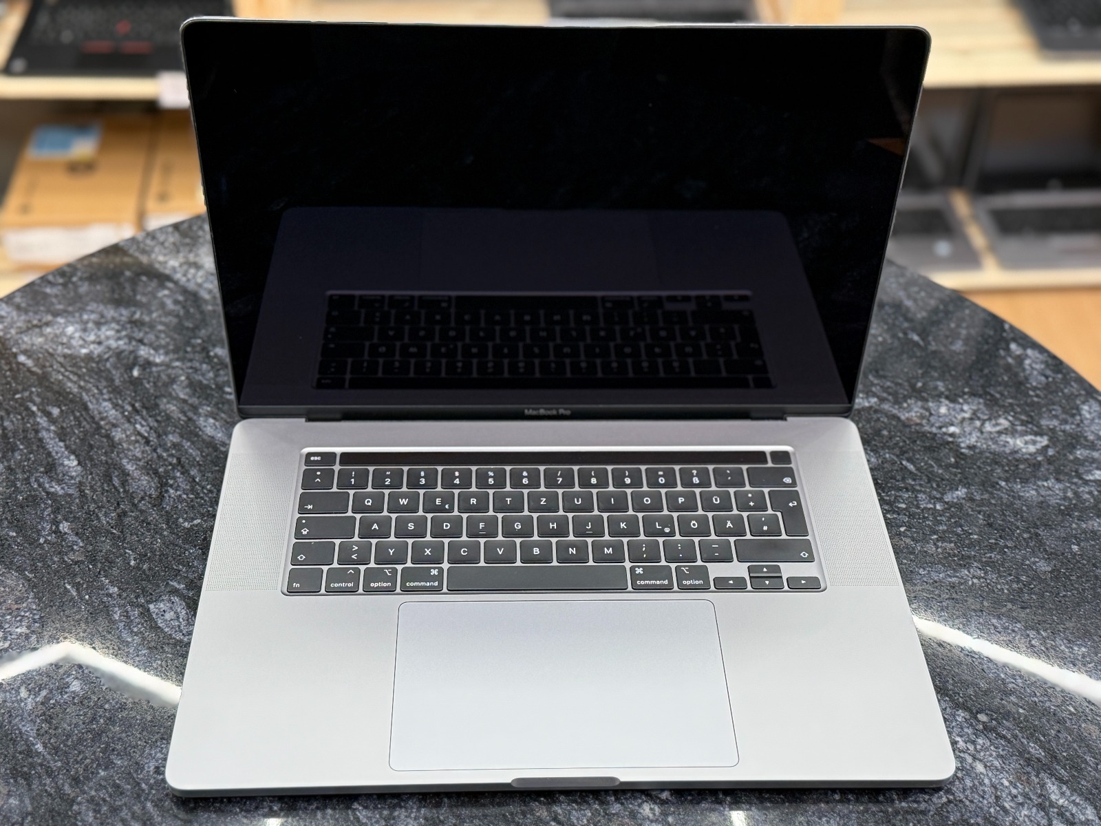 MacBook Pro A2141 16"(2019) — foto :číslo