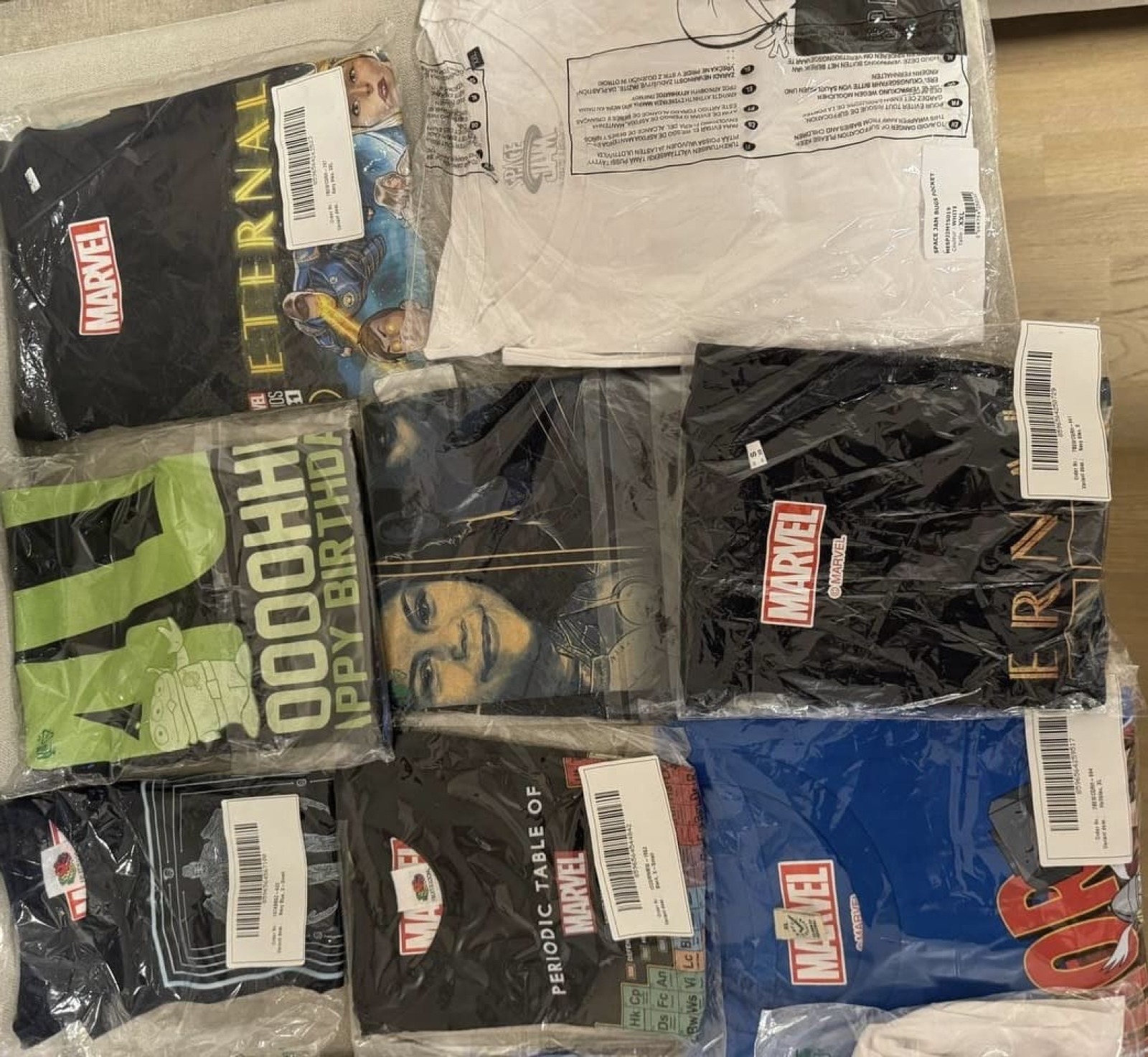 Mixed Branded T-Shirts – Marvel • Netflix • Disney — foto :číslo