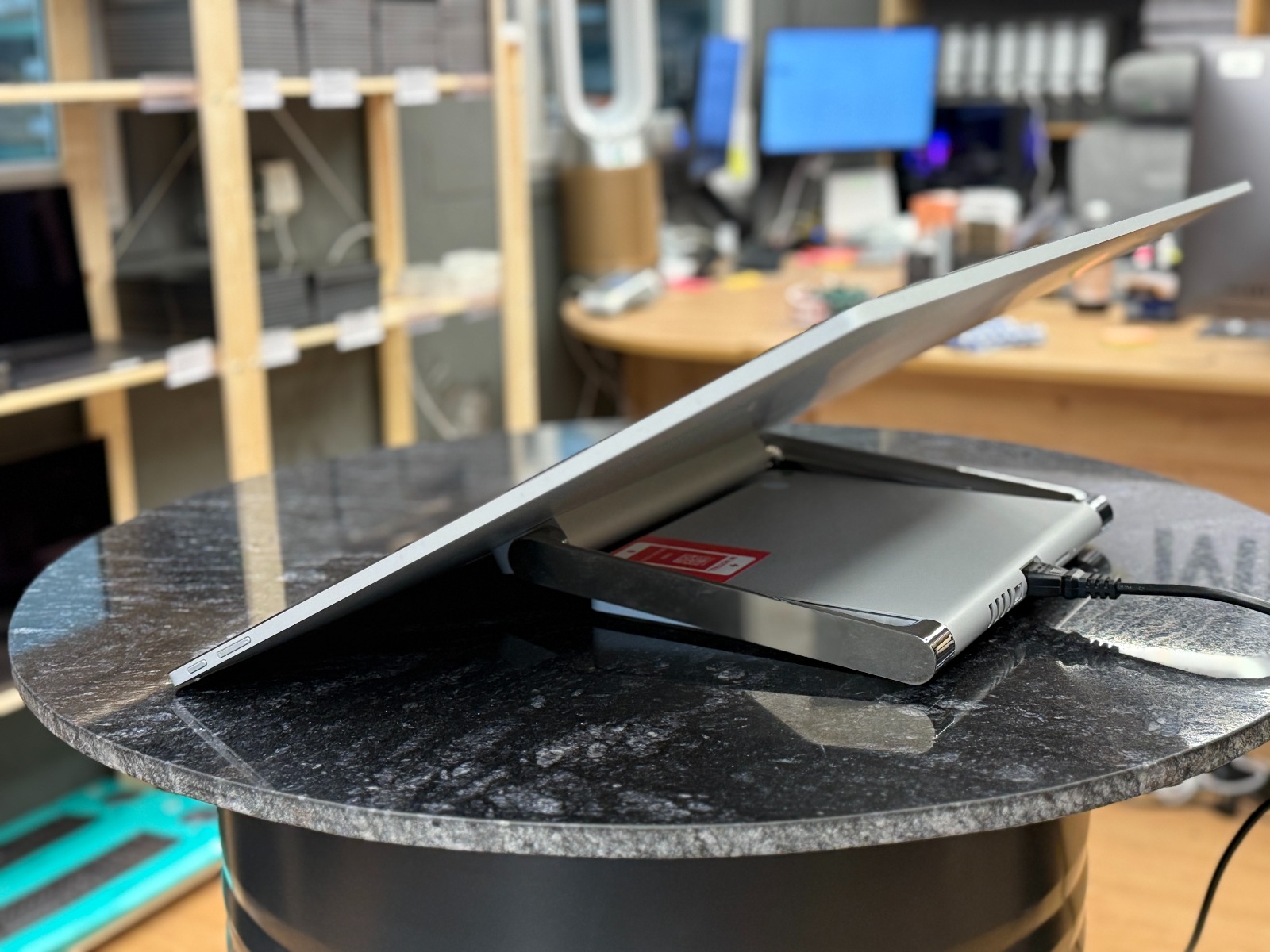 Microsoft Surface Studio 2 AIO (Сенсорный) — foto :číslo