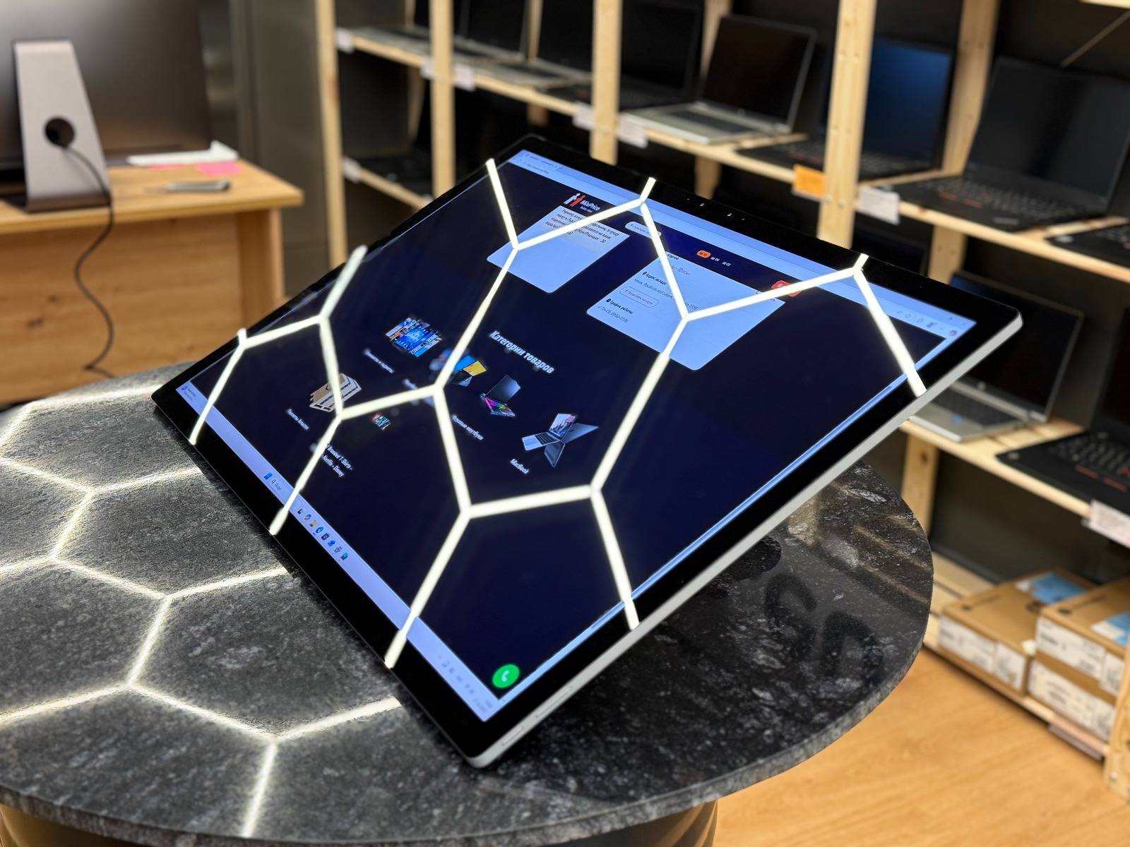 Microsoft Surface Studio 2 AIO (Сенсорный) — foto :číslo