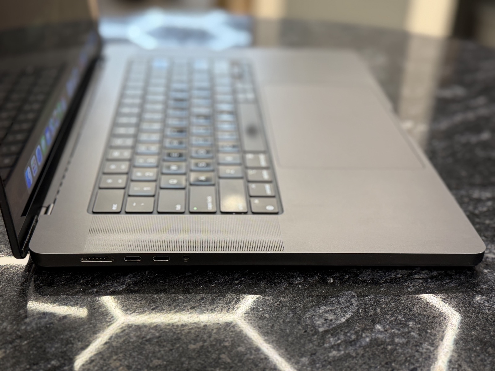 Apple MacBook Pro 16" (2023) M3 PRO — фото 3