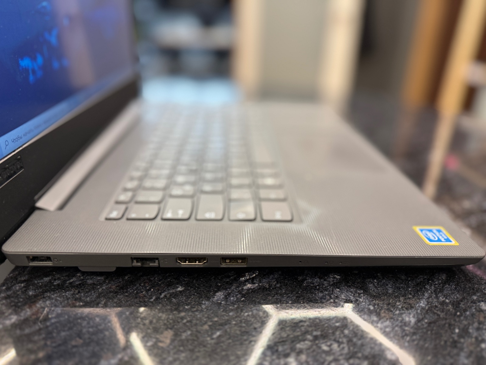 Lenovo V130-14IKB 14" — foto :číslo