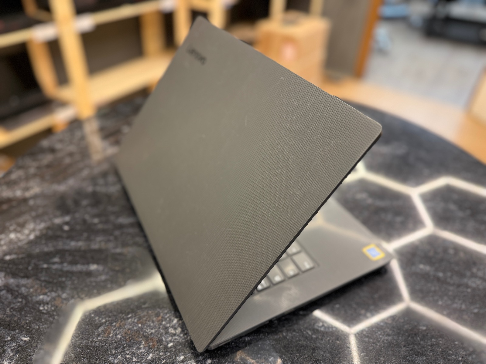 Lenovo V130-14IKB 14" — foto :číslo