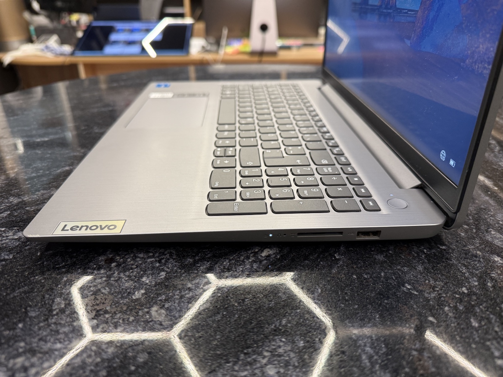 Lenovo IdeaPad 3 15IAU7 15.6" — фото 2