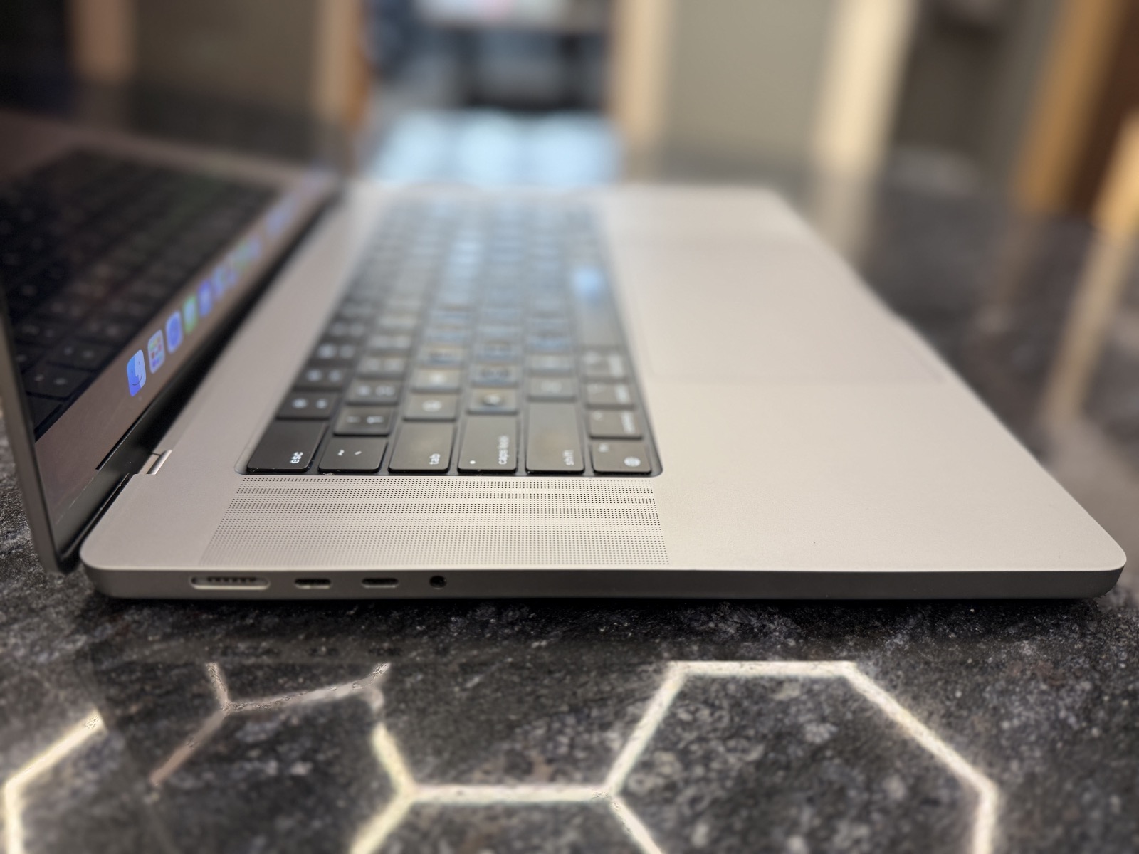 MacBook Pro 16"2021/M1/16RAM/512GB/A2485 — фото 3