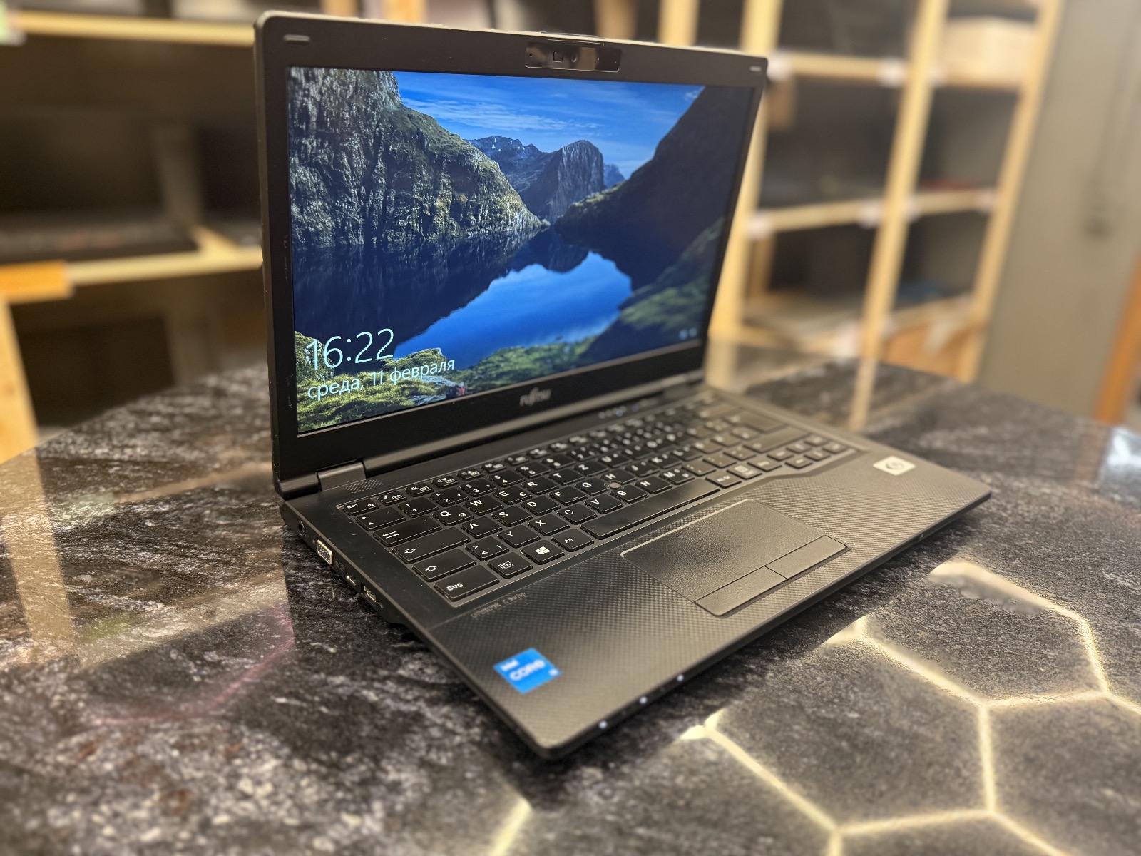 Fujitsu/i3 8th/8 RAM/256GB