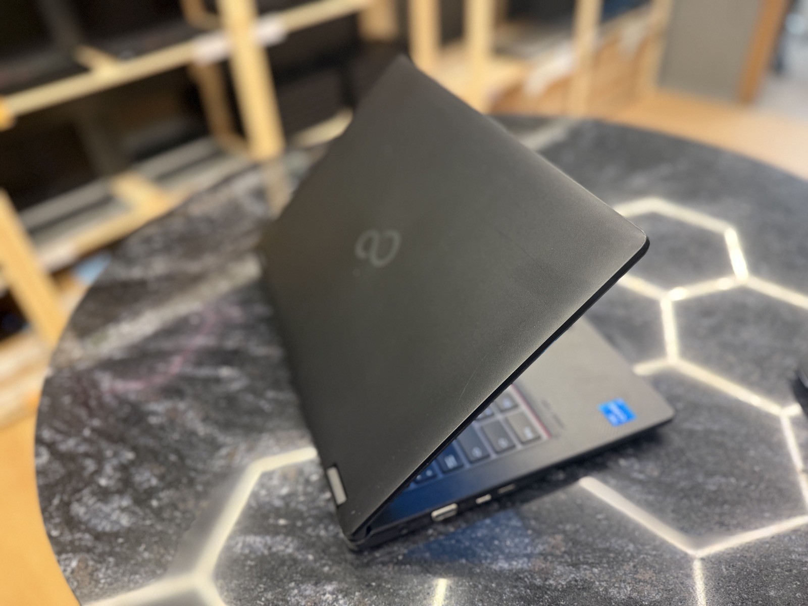 Fujitsu/i3 8th/8 RAM/256GB — фото 5