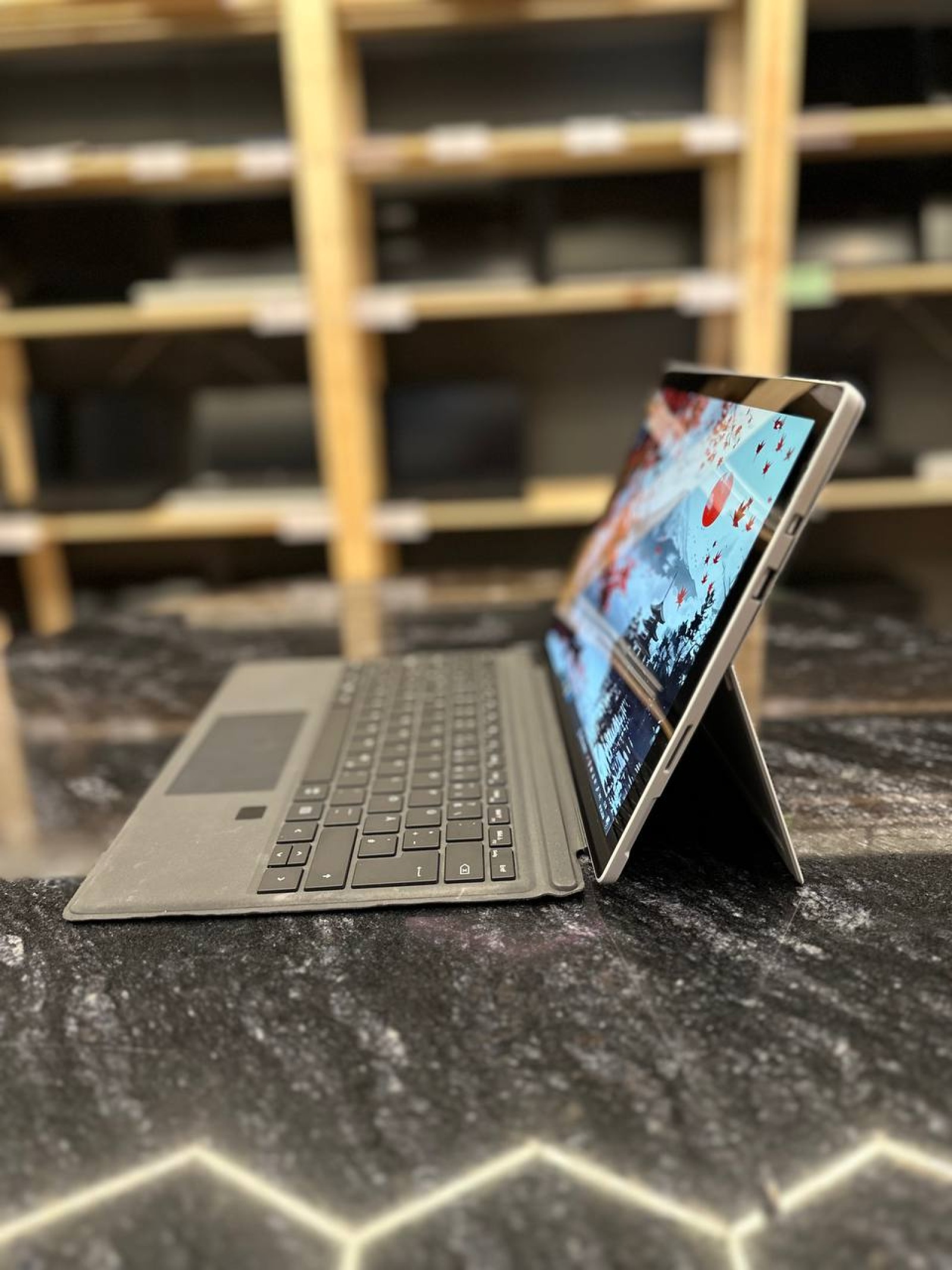 Microsoft Surface Tablet Pro 1807 (Сенсорный) — фото 1