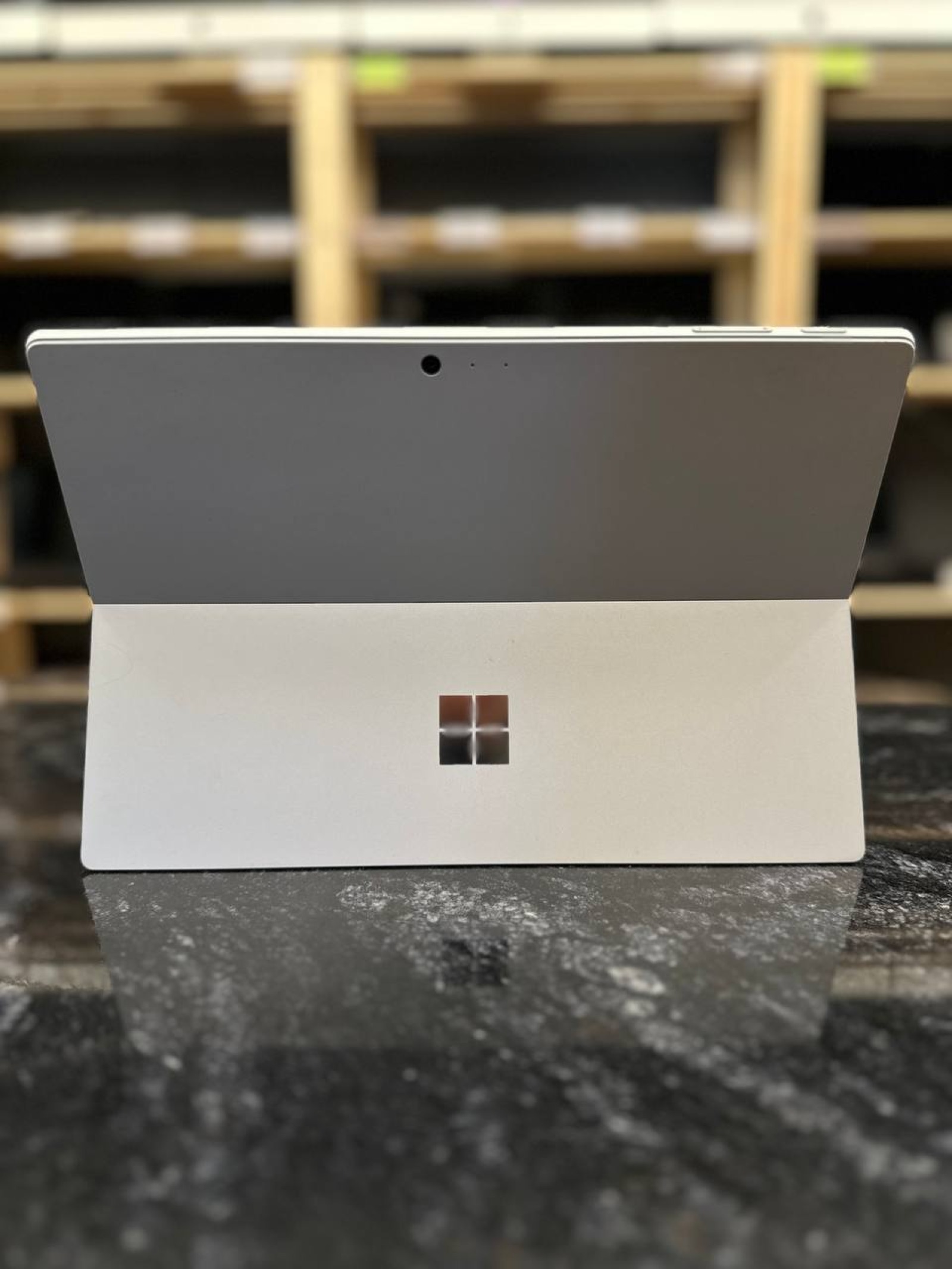 Microsoft Surface Tablet Pro 1807 (Сенсорный) — фото 2