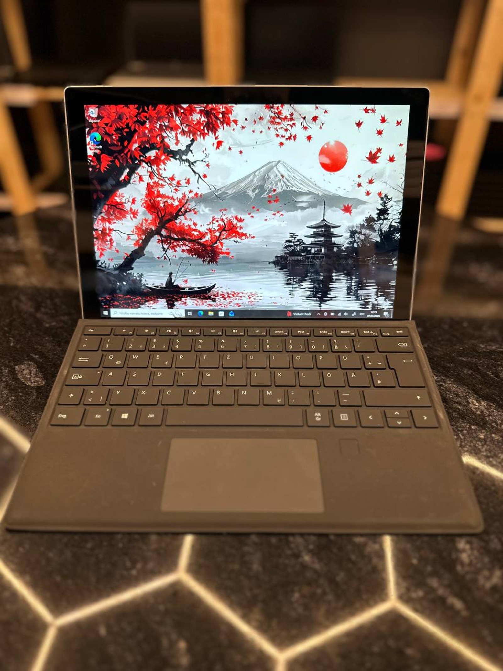 Microsoft Surface Tablet Pro 1807 (Сенсорный)
