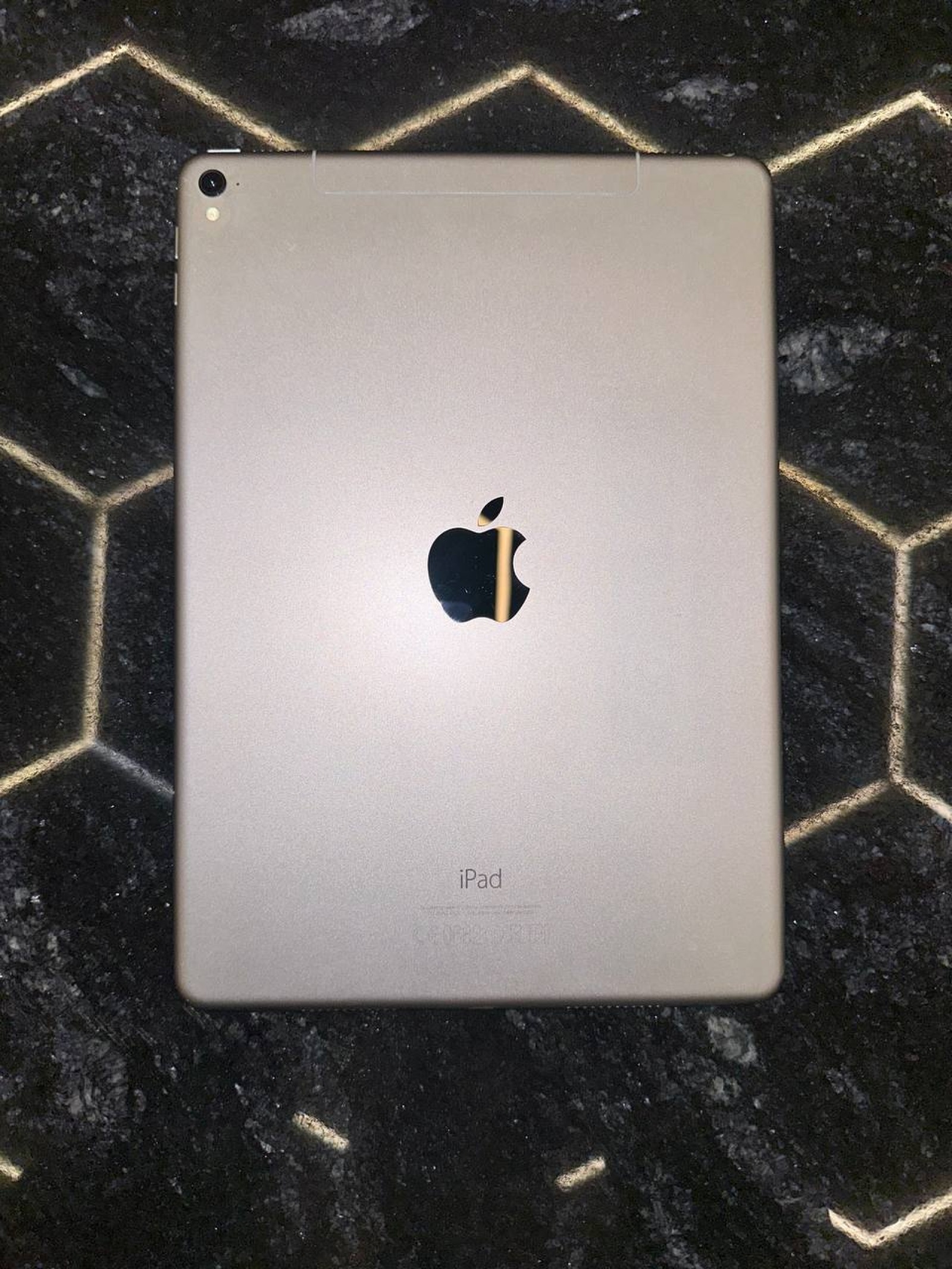 Apple iPad Pro 9.7" 1st Gen (2016) c SIM — фото 2