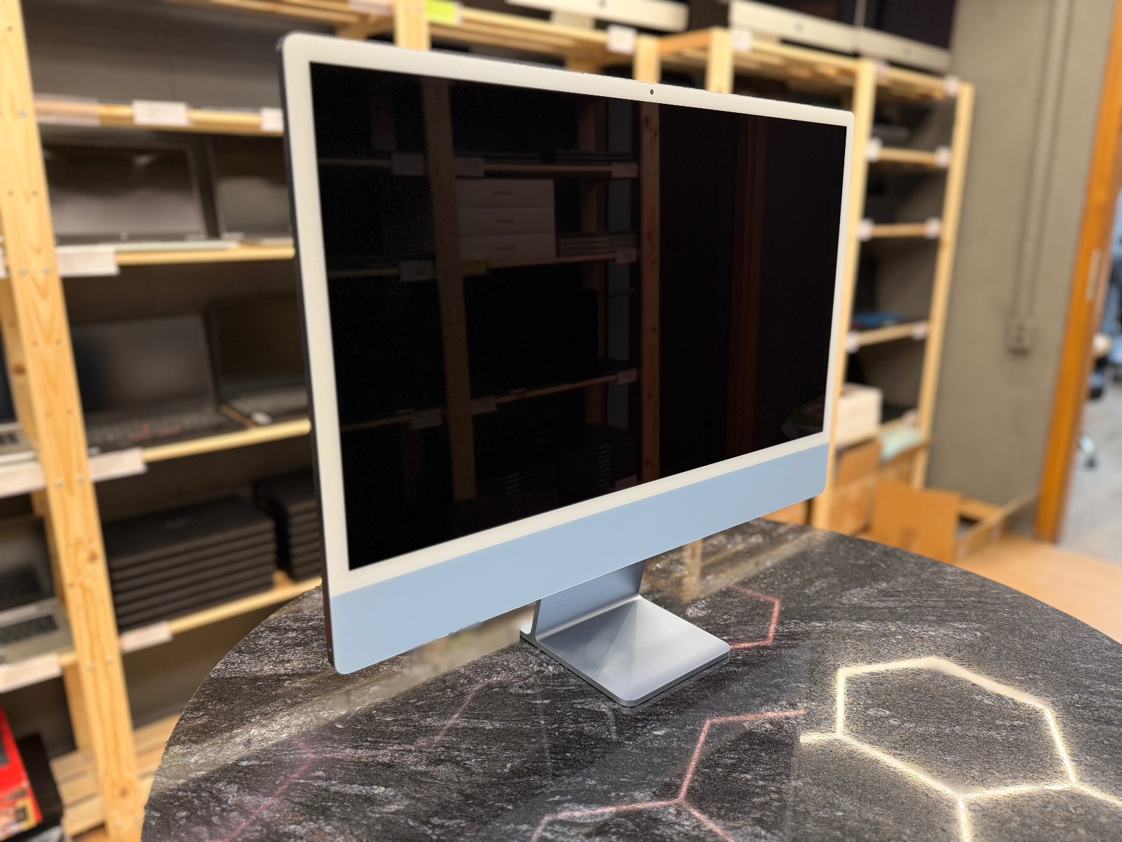 Apple iMac (Retina 4.5K, 24″, 2021, 2×TBT3, M1) / 8GB / 256GB SSD / Blue