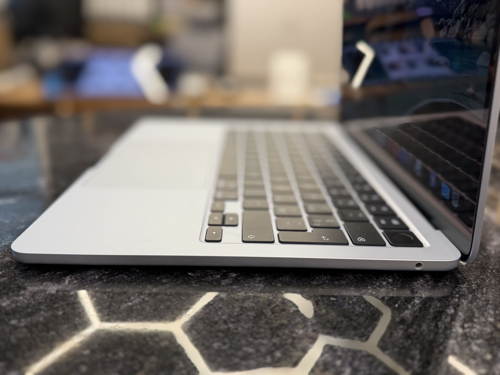 MacBook Air 13"2025/M4/16RAM/256GB Sky Blu — фото 4