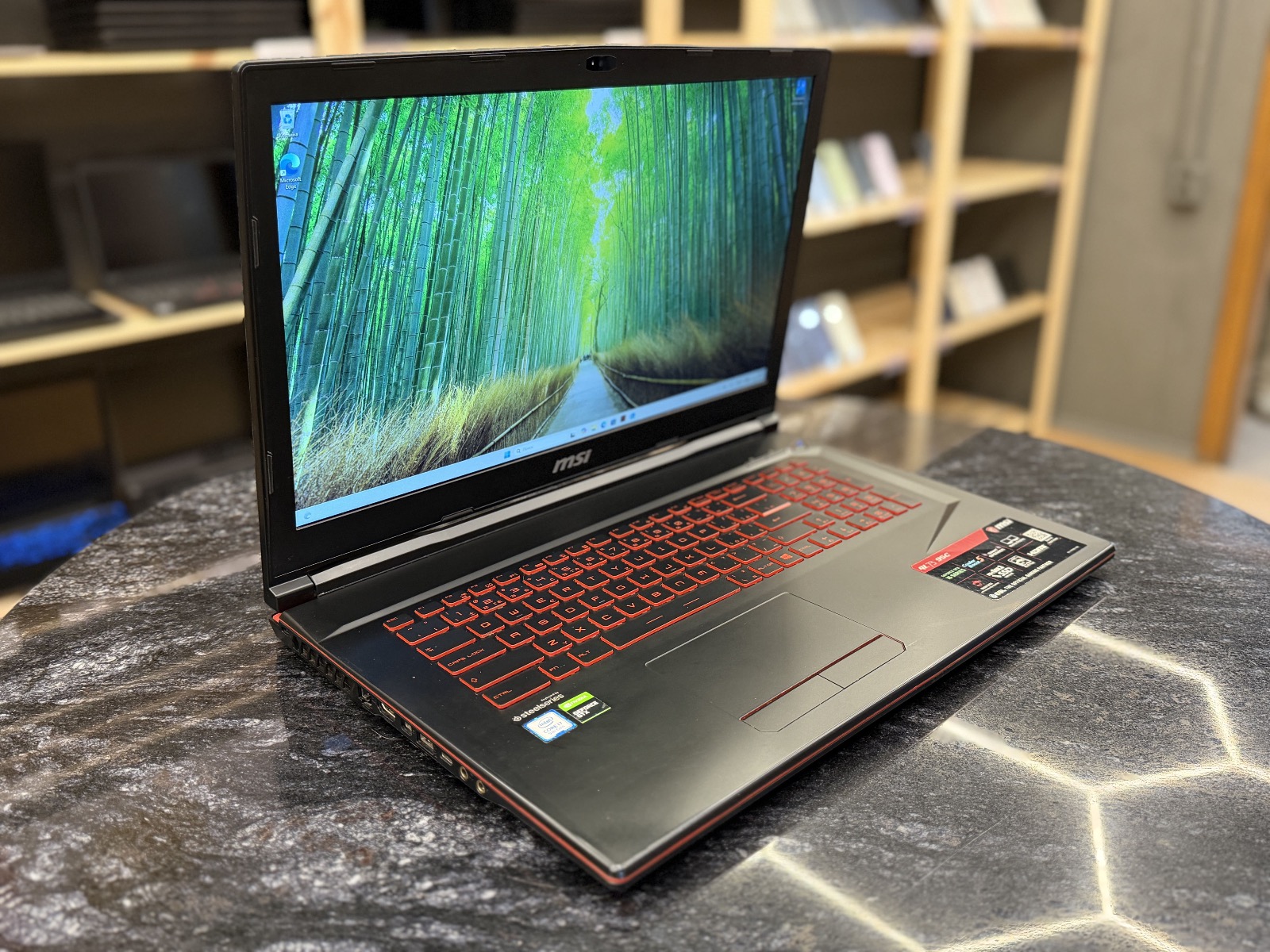 MSI MS-17C8 — фото 1
