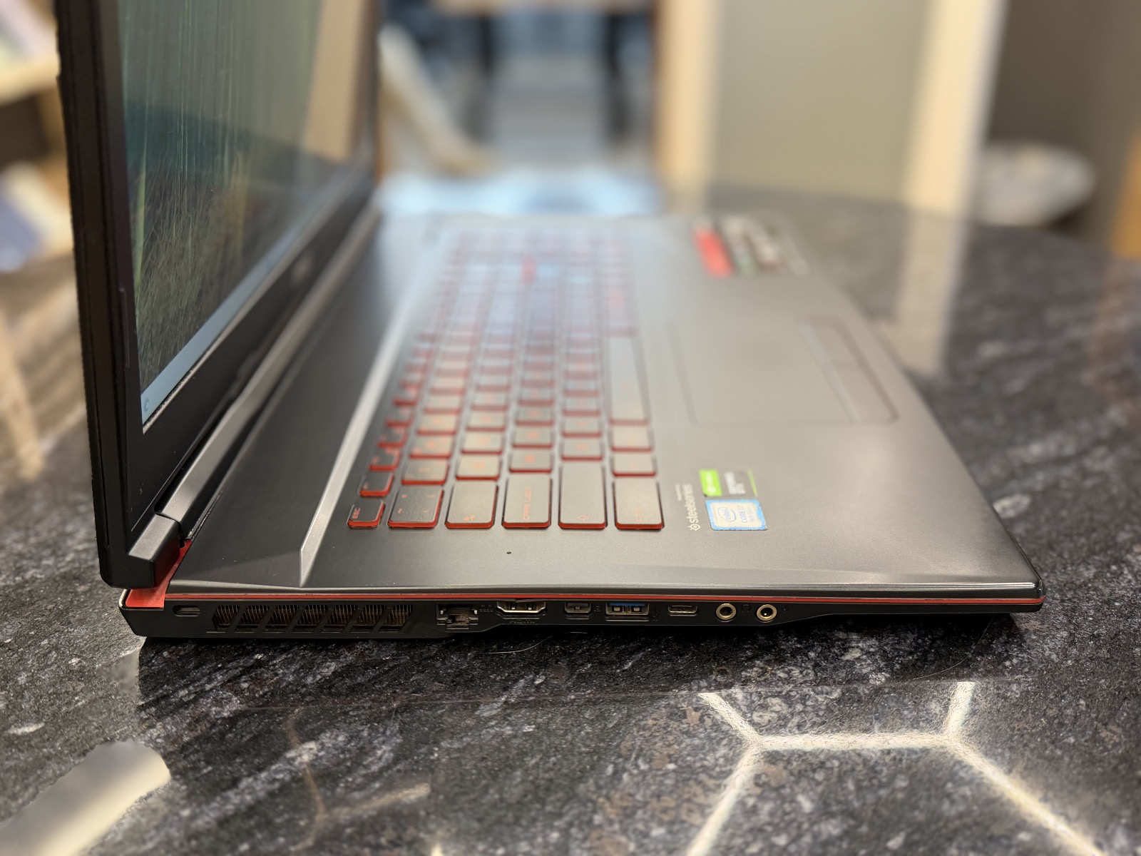 MSI MS-17C8 — фото 4